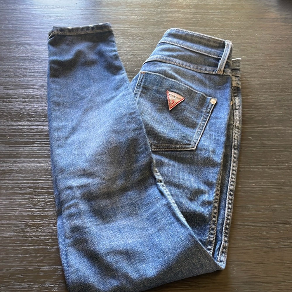 Women Guess skinny jeans
